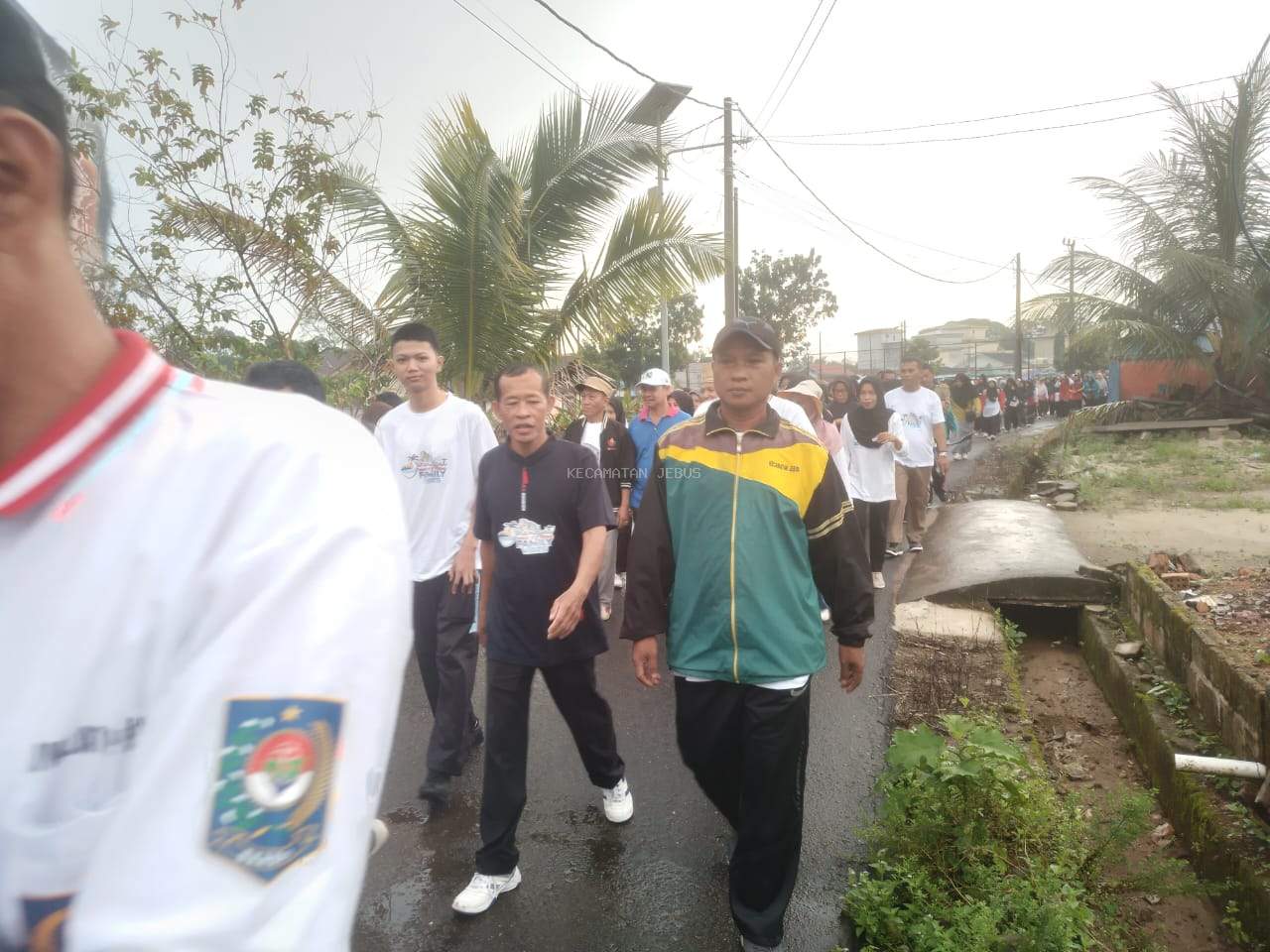 Jalan Sehat Dalam Rangka Memperingati Hari Korpri ke-53 di Kecamatan Jebus